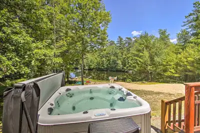 Image de Lakefront Log Cabin w\/ Beach, Hot Tub, & Fire Pit