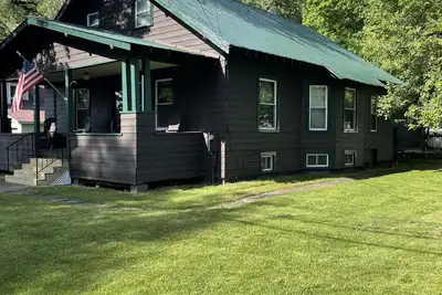 Image de Walking distance to all Old Forge has to offer!