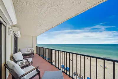 Image de Las Brisas 3/2 Gulf Front Condo 1 parking spot, in unit laundry, large balcony!