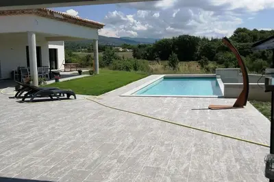 Image de Pool house dans vaste propriètéé au pied du Luberon