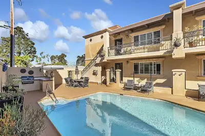 Image de Beautiful condo in the heart of Cdm just one block from the beach!