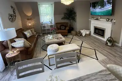 Image de Uptown Penthouse on Pine: By Lake Michigan, Shopping & Casino!