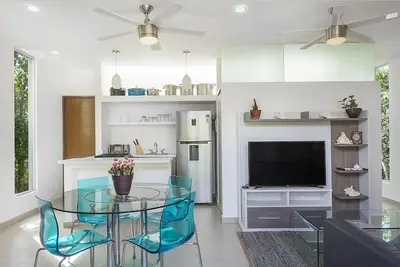 Image de Sunny upstairs apt with terrace, Fast internet in quiet community
