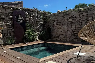 Image de Charme, fraicheur et calme avec jacuzzi et plancha à 800 m de la plage ;-)
