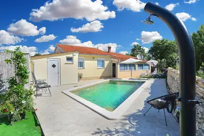 Image de Maison de vacances Vodnjan pour 1 - 6 personnes avec 3 chambres à coucher - Maison de vacances