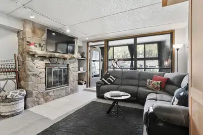 Image de Mountain Plaza 1 Bedroom Condo #510 by RedAwning