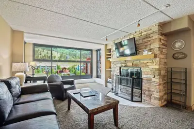 Image de Mountain Plaza 1 Bedroom Condo #418/420 by RedAwning
