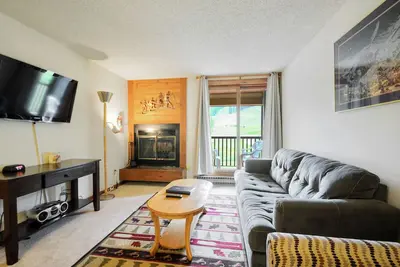 Image de Foxpine 1 Bedroom Condo #212/214 by RedAwning
