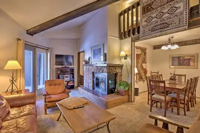 Image de Copper Valley 1 Bedroom + Loft Condo #208 by RedAwning