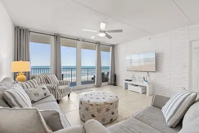 Image de Sunrise and Sunset Oceanfront Views from Fifth-Floor, Updated Condo