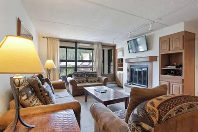 Image de Mountain Plaza 1 Bedroom Condo #509/511 by RedAwning