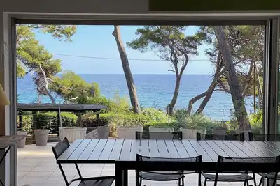Image de Villa familiale superbe vue mer, face à la plage, comme un bateau sur l'eau
