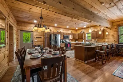 Image de Centrally located cabin with views of Gatlinburg!