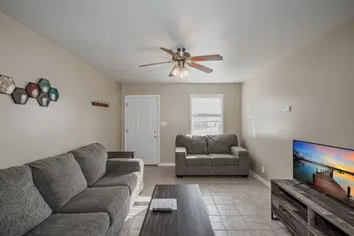 Image de Pet friendly, 15 Minutes to Fort Campbell-B1