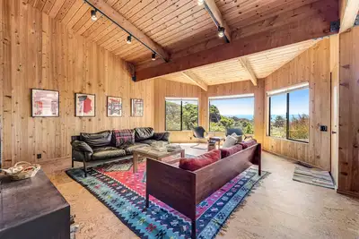 Image de Ocean view home with a deck, pool, sauna, tennis, central Ac, washer/dryer