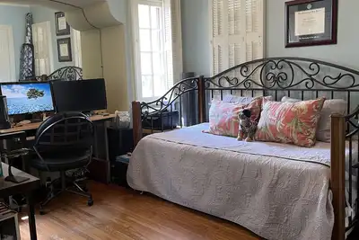 Image de Steps to the beach and shopping/dining. Spanish-style house with updated kitchen