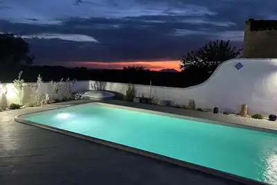 Swimming pool, kitesurfing. adjacent accommodations