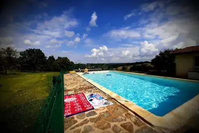 Image de Superbe Maison de caractère avec Piscine & Trampoline