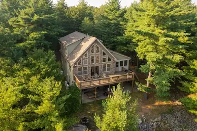 Image de Boulder Field Lodge | Hot Tub, Deck, Arcade + Fireplaces!