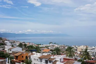 Image de Beautiful, Airy Condo Near Boardwalk****