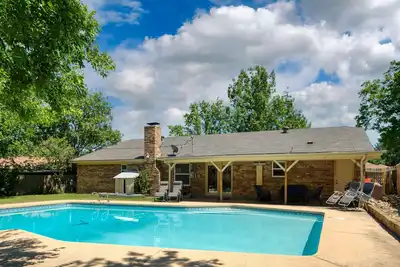 Image de Big Saltwater Pool close to Tex Rail