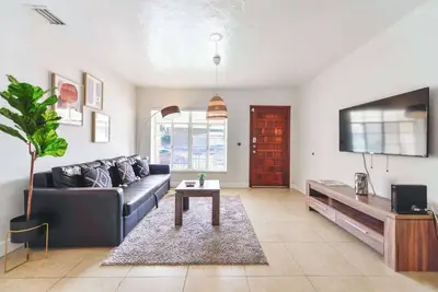 Image de Vintage Home Near LoanDepot Park
