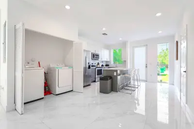 Image de Modern 2-Floor Townhouse | Free Parking