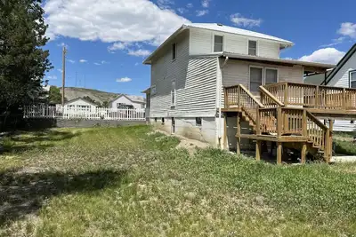 Image de Large Centrally Located Home