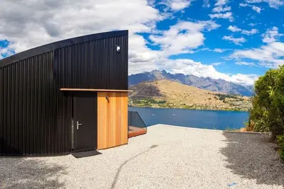 Image de Award Winning Architecturally Designed Pad.