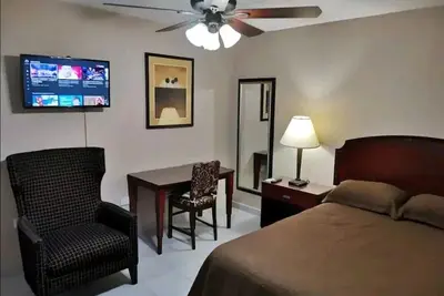 Image de Very comfortable and safe independent room.