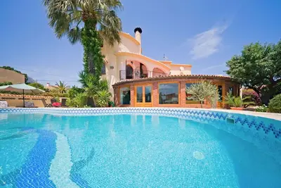 Agréable appartement pour 4 personnes avec piscine, Wifi, Tv, terrasse et parking