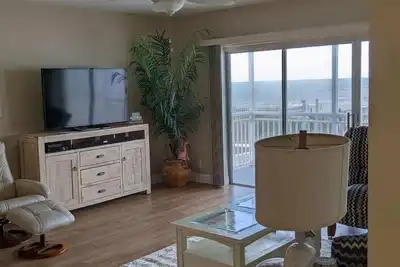 Image de Beautiful direct ocean front beach access condo