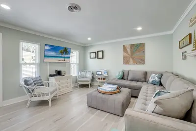 Image de Steps to Beach - Sea Pirate Unit 6 by SeaBreeze Vacation