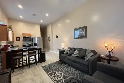 Image de 5 mins to French Market! No Cleaning Fees!