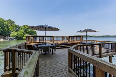 Image de The Chateau at Ferncliff | Beautiful Main Lake Views | 3-Night Minimum
