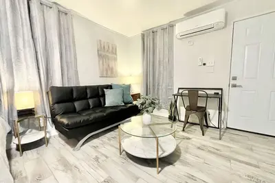 Tranquil Guest House with Private Patio, Parking