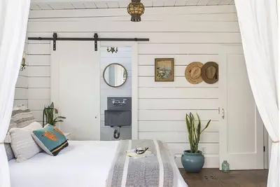 Image de The Best Mid-Century California Beach House! 1/2 block to the Sand!