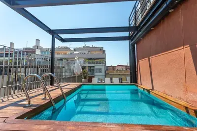 Image de Rooftop Pools Apartment, by Old Town!