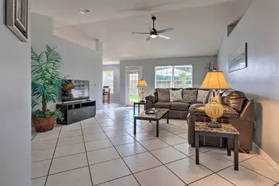 Image de Modern Gulf Breeze Getaway: Patio, Near Beach