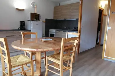 Image de Studio chaleureux proche des pistes avec piscine et parking