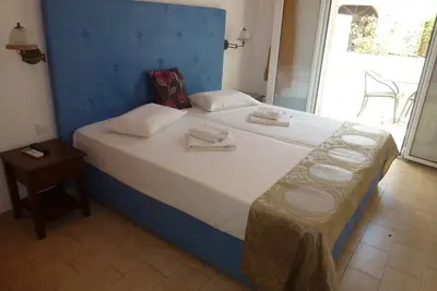 Image de Studio \"Galini Studios 5\" près de la plage avec Wi-Fi, climatisation et balcon