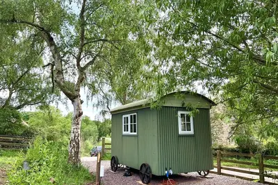 Image de Shepherds Hut in peaceful south Wales farmland with spectacular mountain views