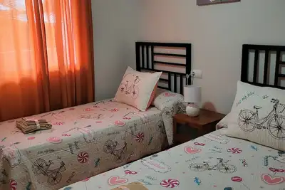 Image de ¡bajo Extraordinario con Vistas a la Piscina y Terraza!