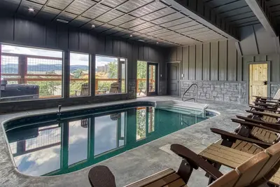 Image de Splashin' In Shangrila! 4 Bedrooms / Indoor Pool!