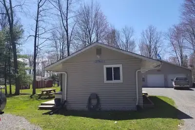 Image de Cabin on Crowe Lake