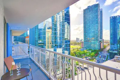 Brickell Condo | Pool Access & Modern Vibe