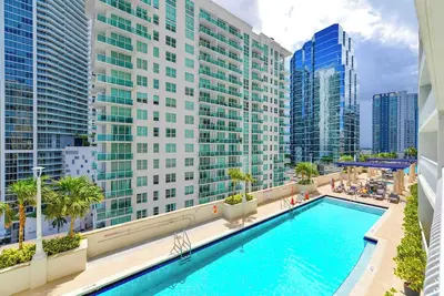 Brickell Bliss: Pool, Gym & Jacuzzi