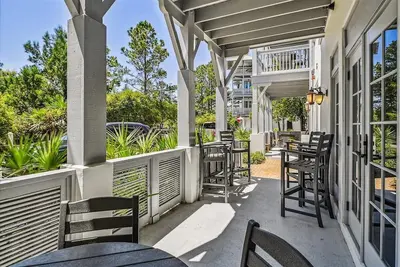 Image de Gorgeous 1st Floor Condo | 1 Min to Cabana Pool | Steps from Town Shops & Dining