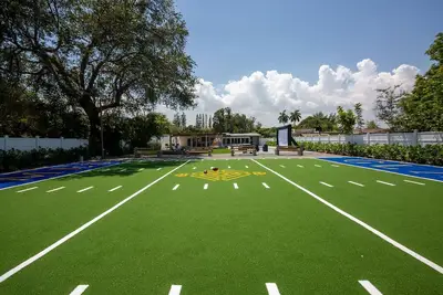Image de Colosal Football Field Villa w\/Cinema+Terrace+Gym+Heated Pool