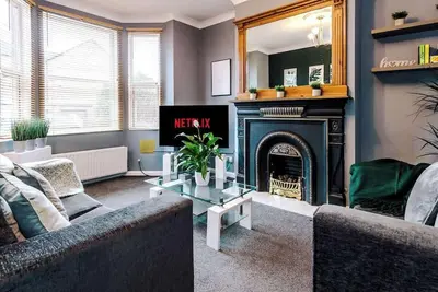 Image de Spacious Modern Chester Home - Great Location